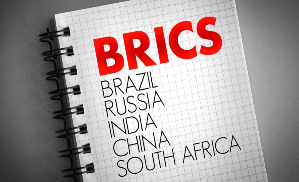 Analysts: BRICS Currency Meant to Rival USD, Trump Warns of Depression as Kiyosaki Predicts Bond Crash, Waits to Buy Bitcoin — Bitcoin.com News Week in Review