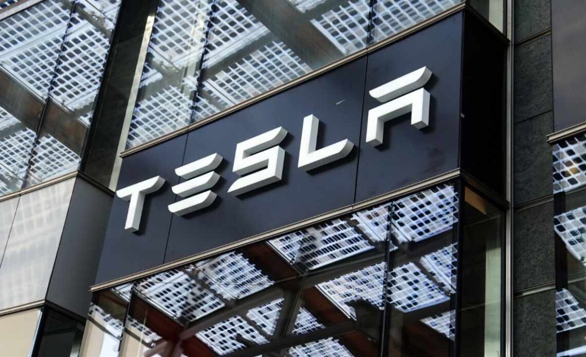 Elon Musk Sells Tesla Shares Worth Nearly $7 Billion — Plans to Buy TSLA Stock Back if Twitter Deal Falls Through