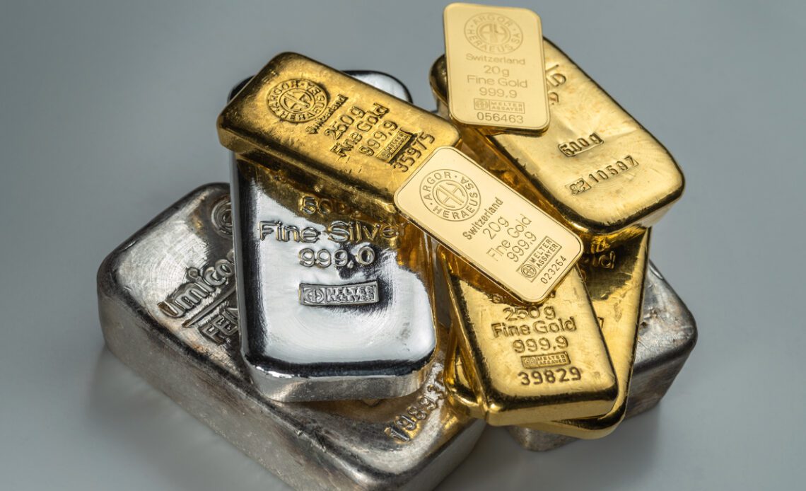 Gold and Silver Markets Shudder, Analysts Say Firm Dollar and Rate Hikes May Drag Precious Metal Markets Lower