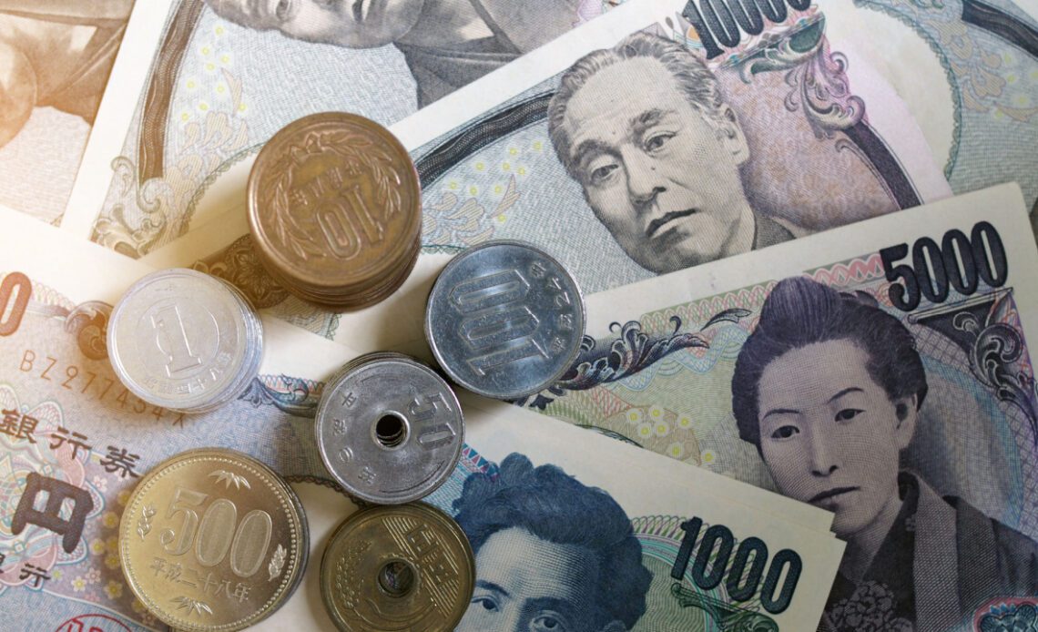 Japanese Yen Plunges to 32-Year Low Against US Dollar — Another Intervention by Authorities Expected – Economics Bitcoin News