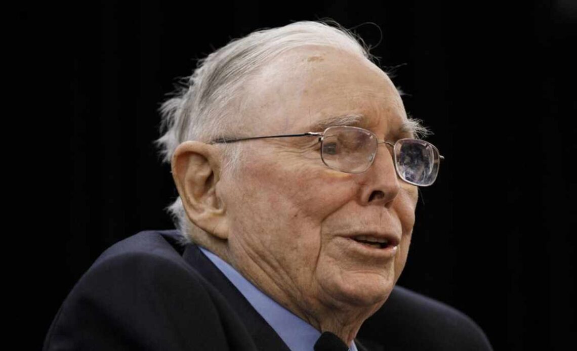 Berkshire's Charlie Munger Likes the Fed, Hates Bitcoin Promoters, Calls Tesla's Success a Miracle – Featured Bitcoin News