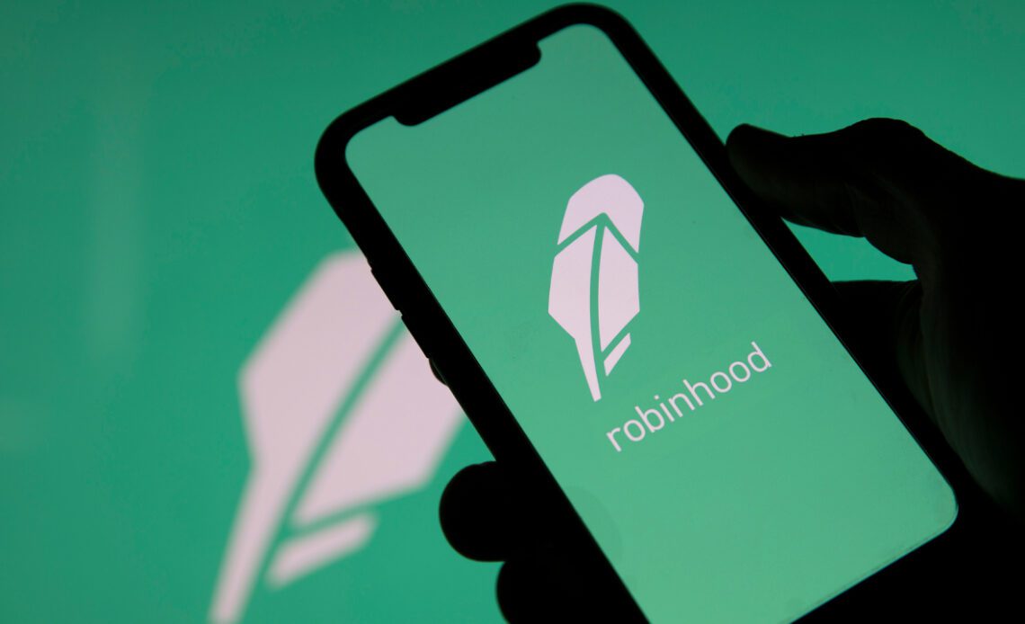 FTX Attempts to Freeze Robinhood Shares as Creditors Swarm to Scoop $450M in HOOD Stock