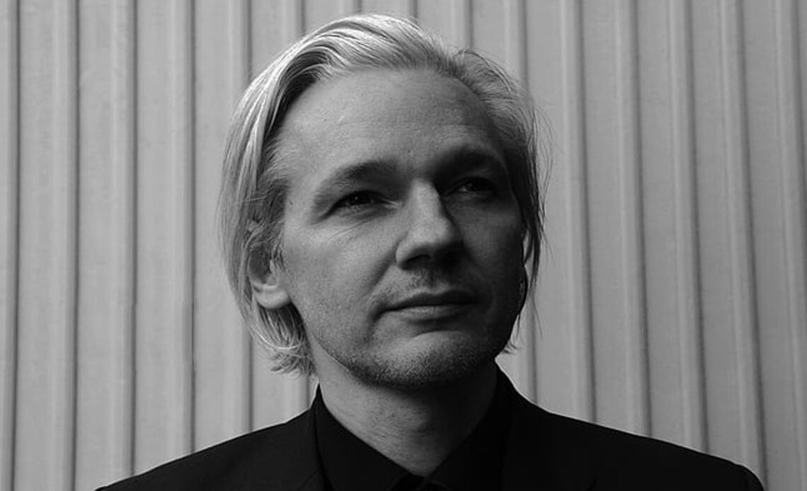 Reddit User Discovers 7zip File Possibly Linked to Julian Assange Hidden in Bitcoin Blockchain