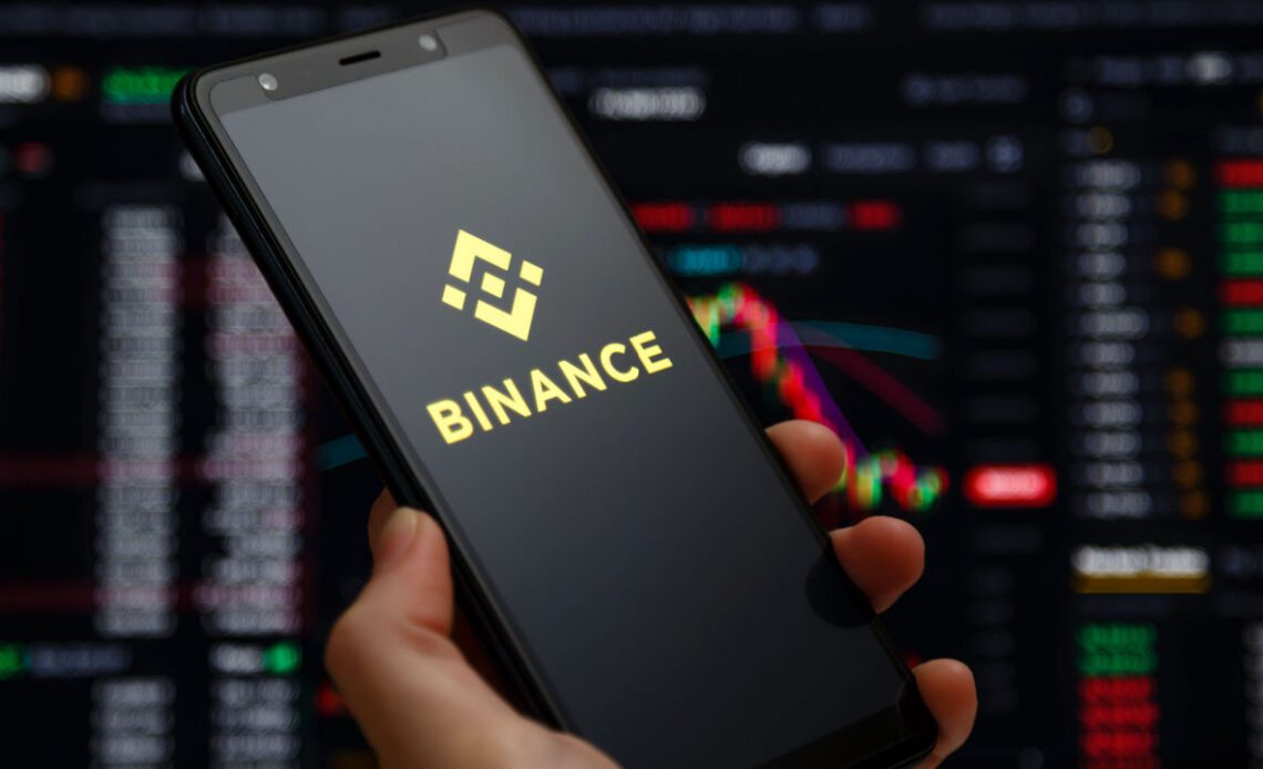 Binance Bans Russians From P2P Transactions With Dollars and Euros