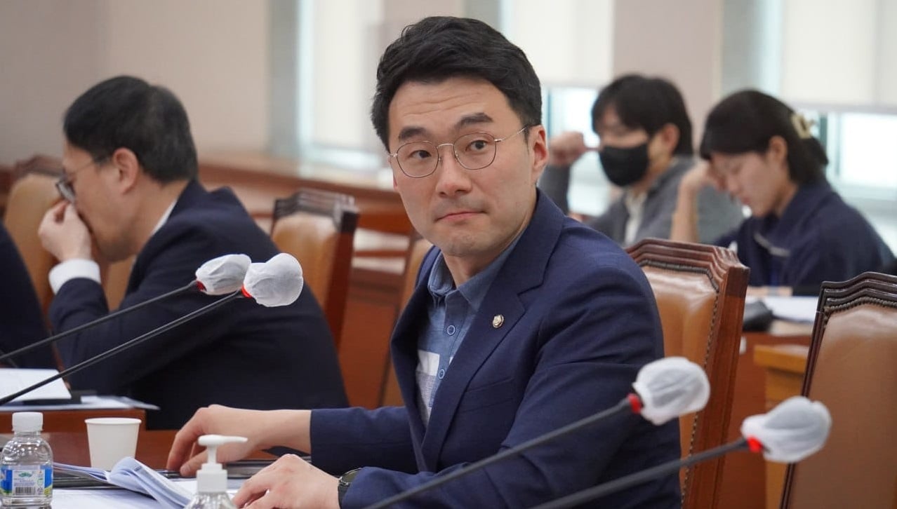 Korean Crypto Exchanges Upbit, Bithumb Raided Over Lawmaker’s Crypto Dealings