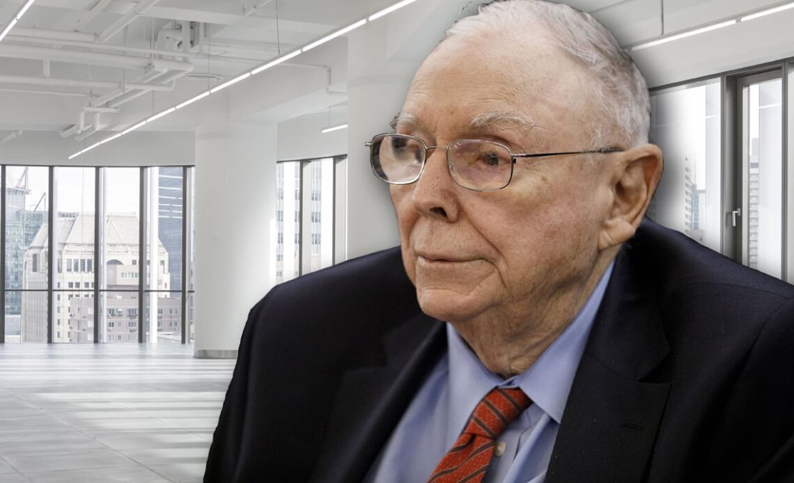 Charlie Munger Raises Concerns Over Troubled Commercial Property Loans at US Banks – Bitcoin News