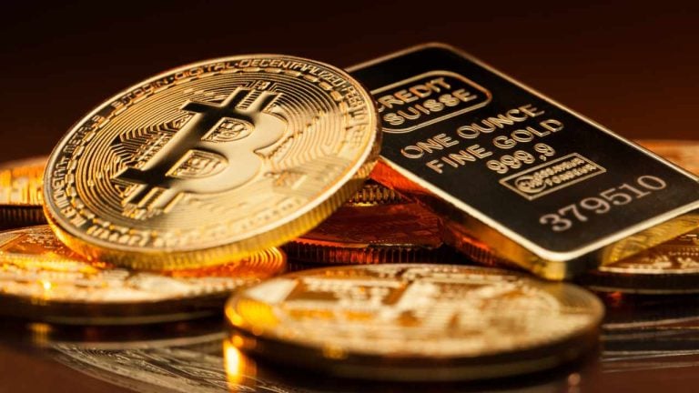 JPMorgan Says 'Unrealistic' to Expect Bitcoin to Match Gold Within Investors' Portfolios
